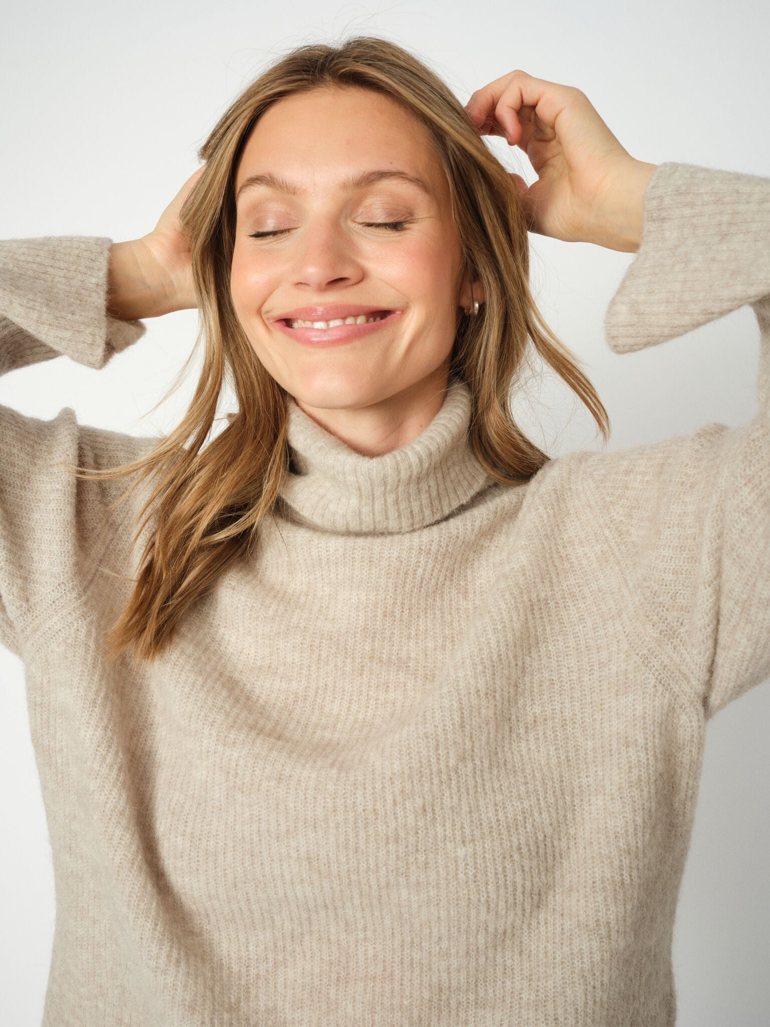 Modelshot / Feather Gray / Detail